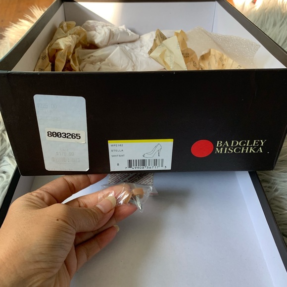 Badgley Mischka women shoes. Size 8 - Picture 11 of 13